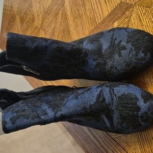 NWOT Vince Camuto Kassie Floral Luxe Ankle Boots